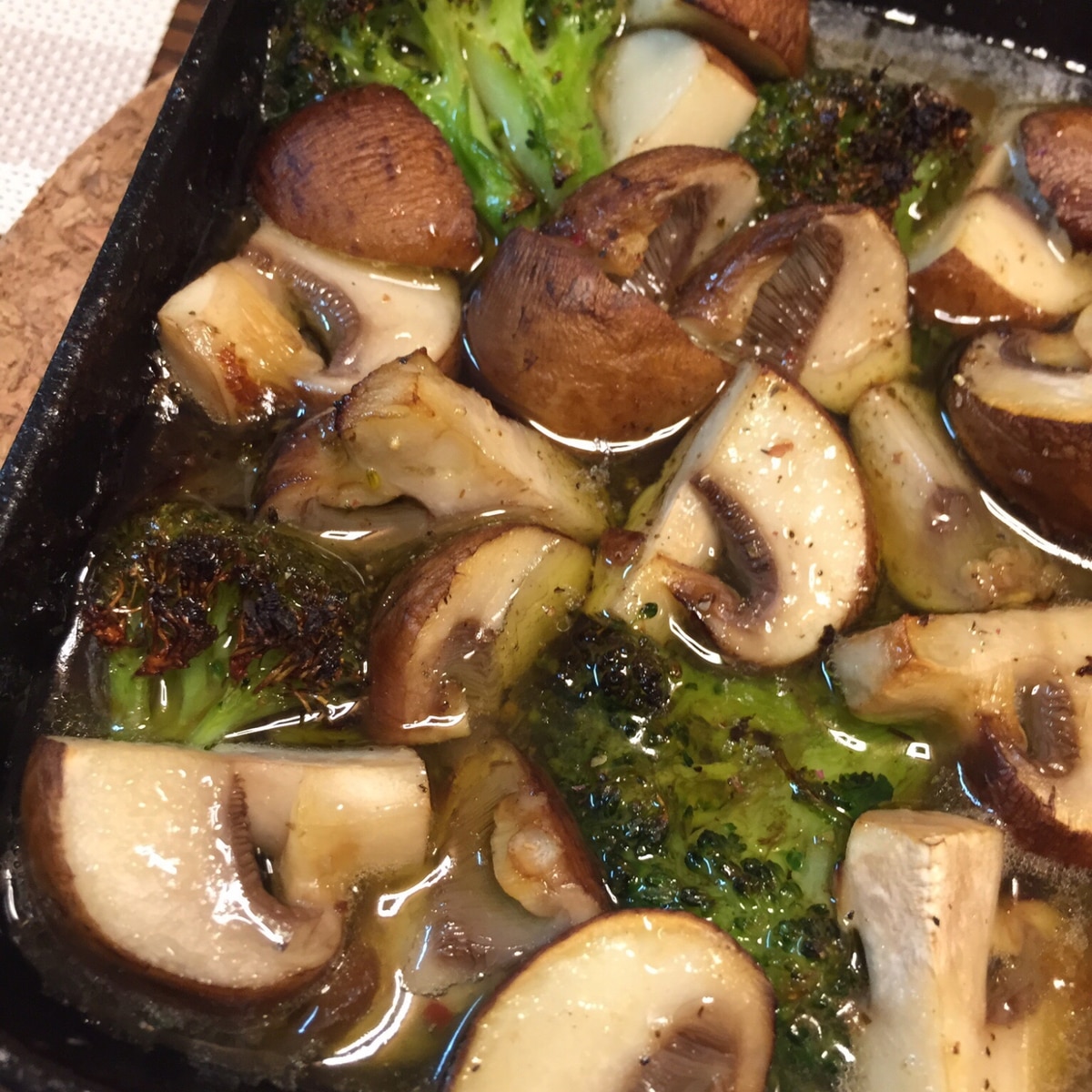 熱々 マッシュルームとブロッコリーのアヒージョ レシピ 作り方 By まとぽ 楽天レシピ